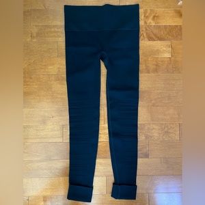 Black Kindred Bravely size medium Hipster cuffed Leggings